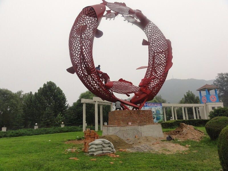 镂空鲤鱼雕塑 广场近代雕塑 门口小品 镂空鲤鱼雕塑 广场近代雕塑 门口小品