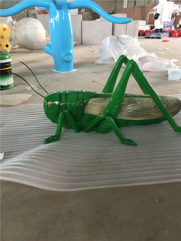抽象蝈蝈雕塑 店门口彩绘雕塑 步行街摆件 抽象蝈蝈雕塑 店门口彩绘雕塑 步行街摆件