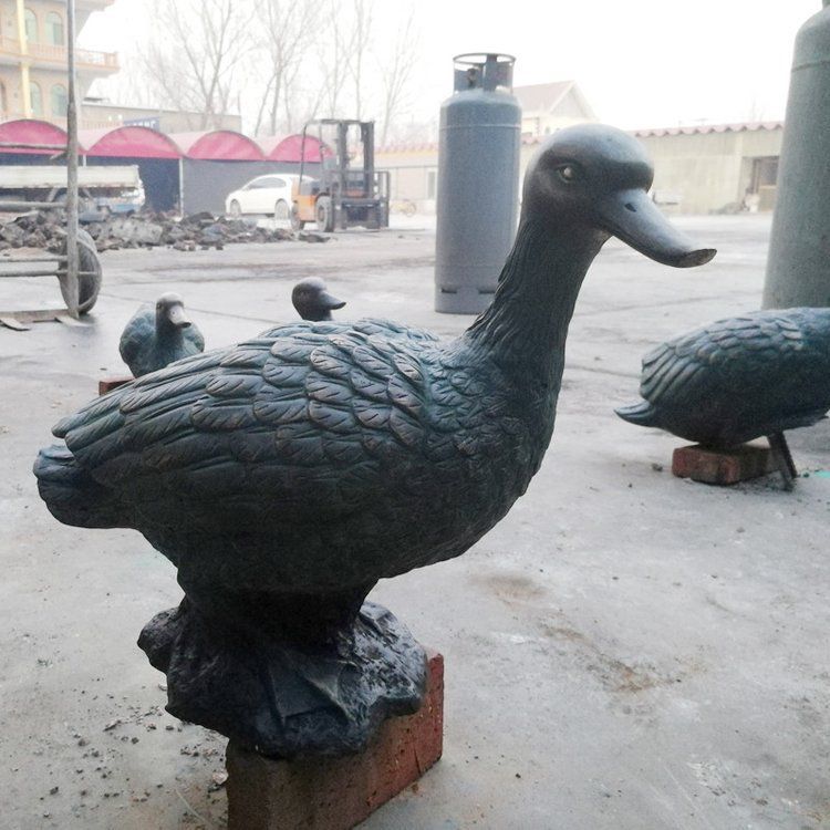 鸭子雕塑厂家,仿真动物, 公园广场街头摆件 鸭子雕塑厂家,仿真动物, 公园广场街头摆件