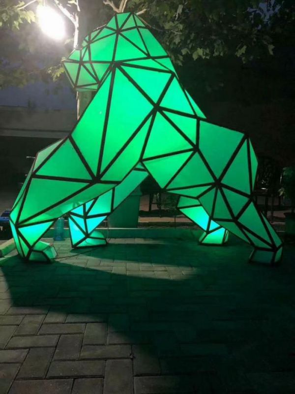镂空北极熊雕塑 广场近代雕塑 门口小品 镂空北极熊雕塑 广场近代雕塑 门口小品