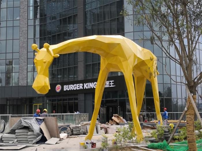不锈钢长颈鹿雕塑,异形几何动物,售楼处小区摆件 (10) 不锈钢长颈鹿雕塑,异形几何动物,售楼处小区摆件 (10)
