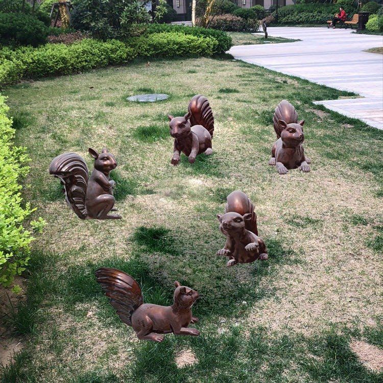 铜松鼠雕塑厂家,动物景观摆件,仿古元素设计 (2) 铜松鼠雕塑厂家,动物景观摆件,仿古元素设计 (2)