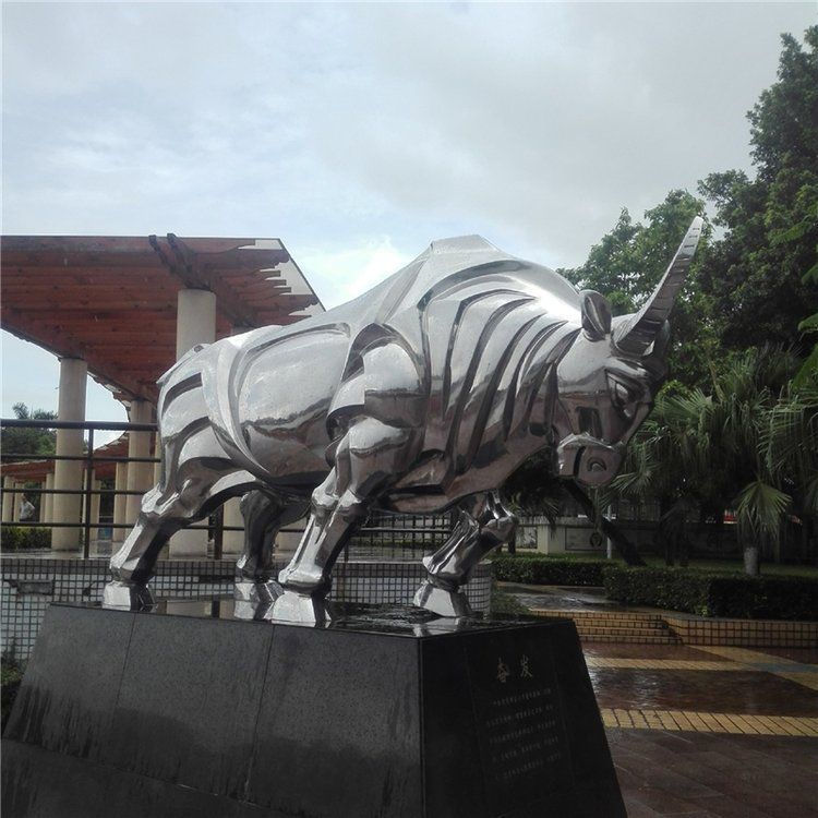 小区黄牛雕塑,抽象主题,铸铜工艺 小区黄牛雕塑,抽象主题,铸铜工艺