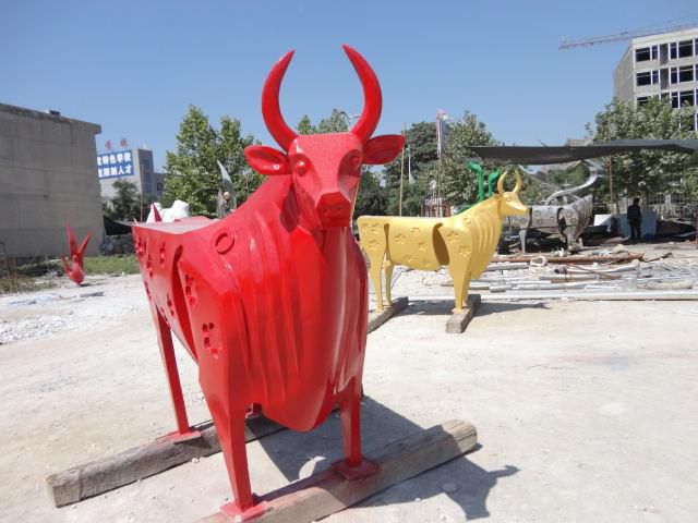 不锈钢水牛雕塑,田间景观小品,抽象几何原理 (3) 不锈钢水牛雕塑,田间景观小品,抽象几何原理 (3)