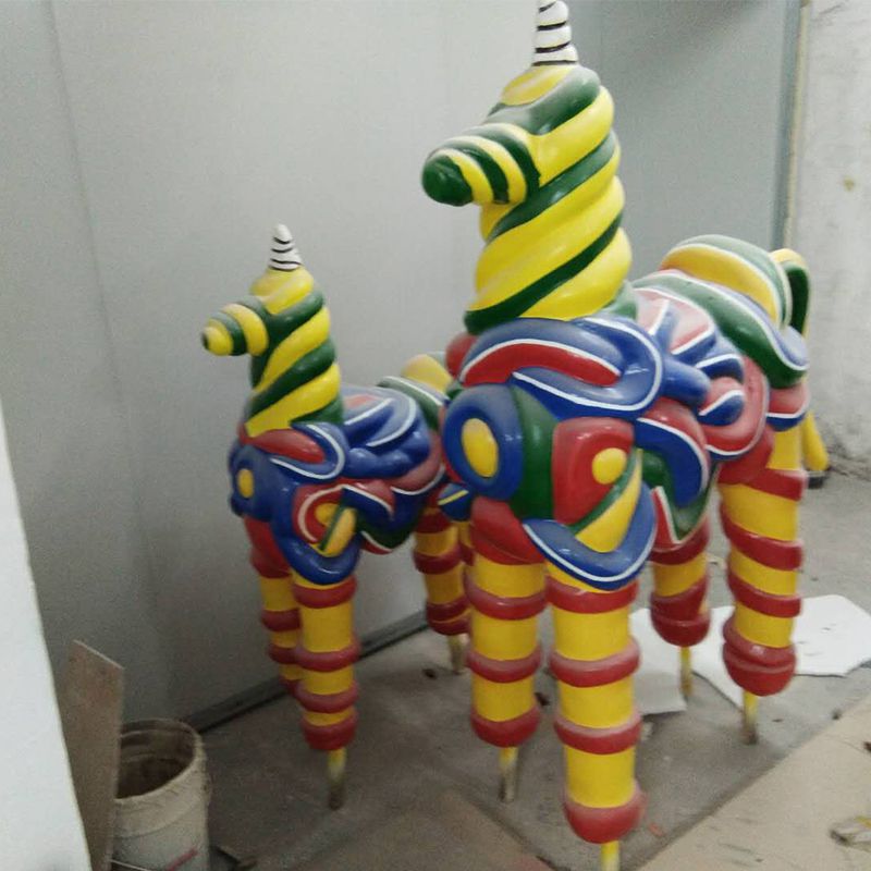 酒店战马雕塑,仿真主题,彩绘工艺 酒店战马雕塑,仿真主题,彩绘工艺