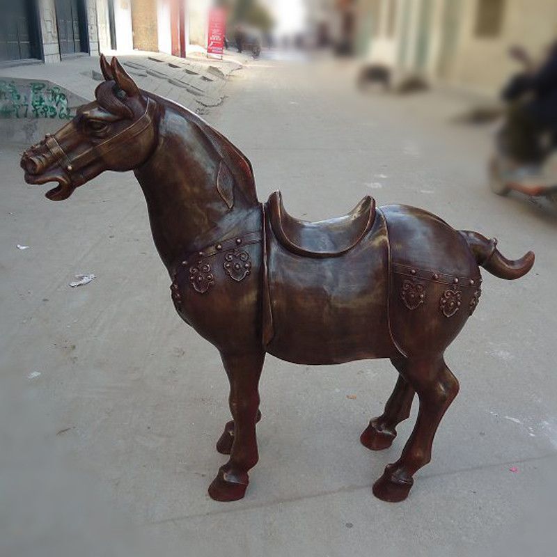 门口马踏飞燕雕塑 售楼处仿真雕塑 彩绘小品 门口马踏飞燕雕塑 售楼处仿真雕塑 彩绘小品