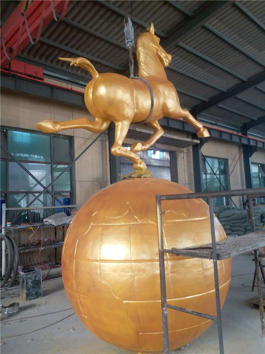商业街金马雕塑 售楼处雕塑 动物摆件 商业街金马雕塑 售楼处雕塑 动物摆件