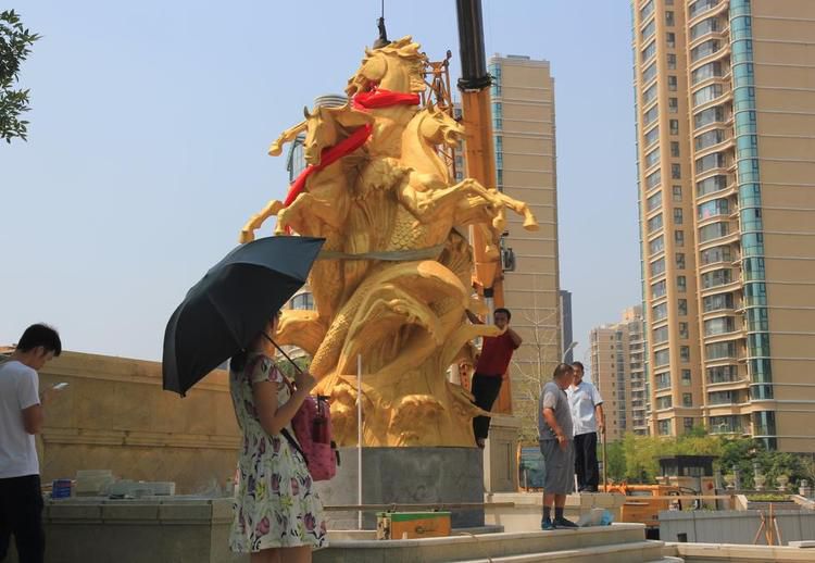 供应八马奔腾雕塑,动物景观美陈摆件 供应八马奔腾雕塑,动物景观美陈摆件